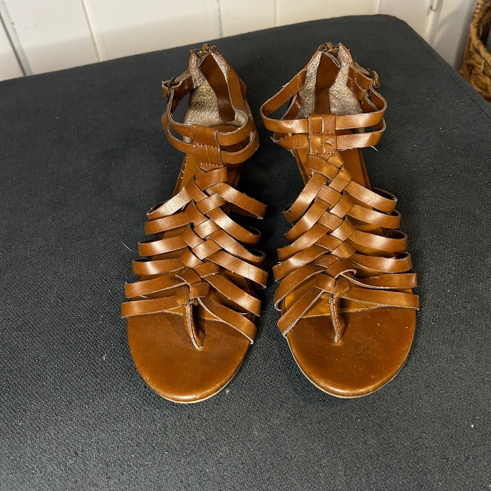 6.5 Sandals with a small heel